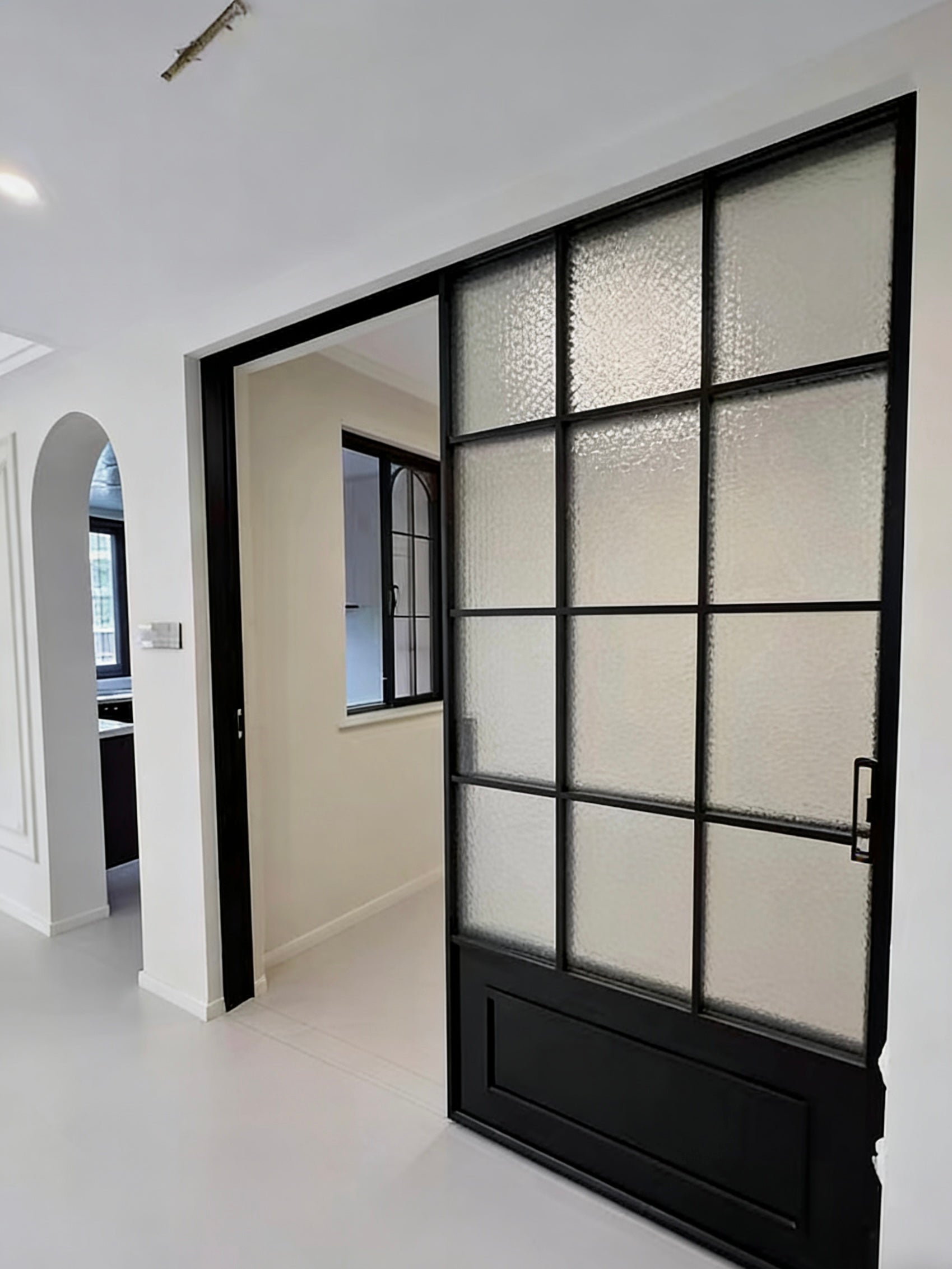 黑框格紋拖拉門，趟門，香港家居的空間美學