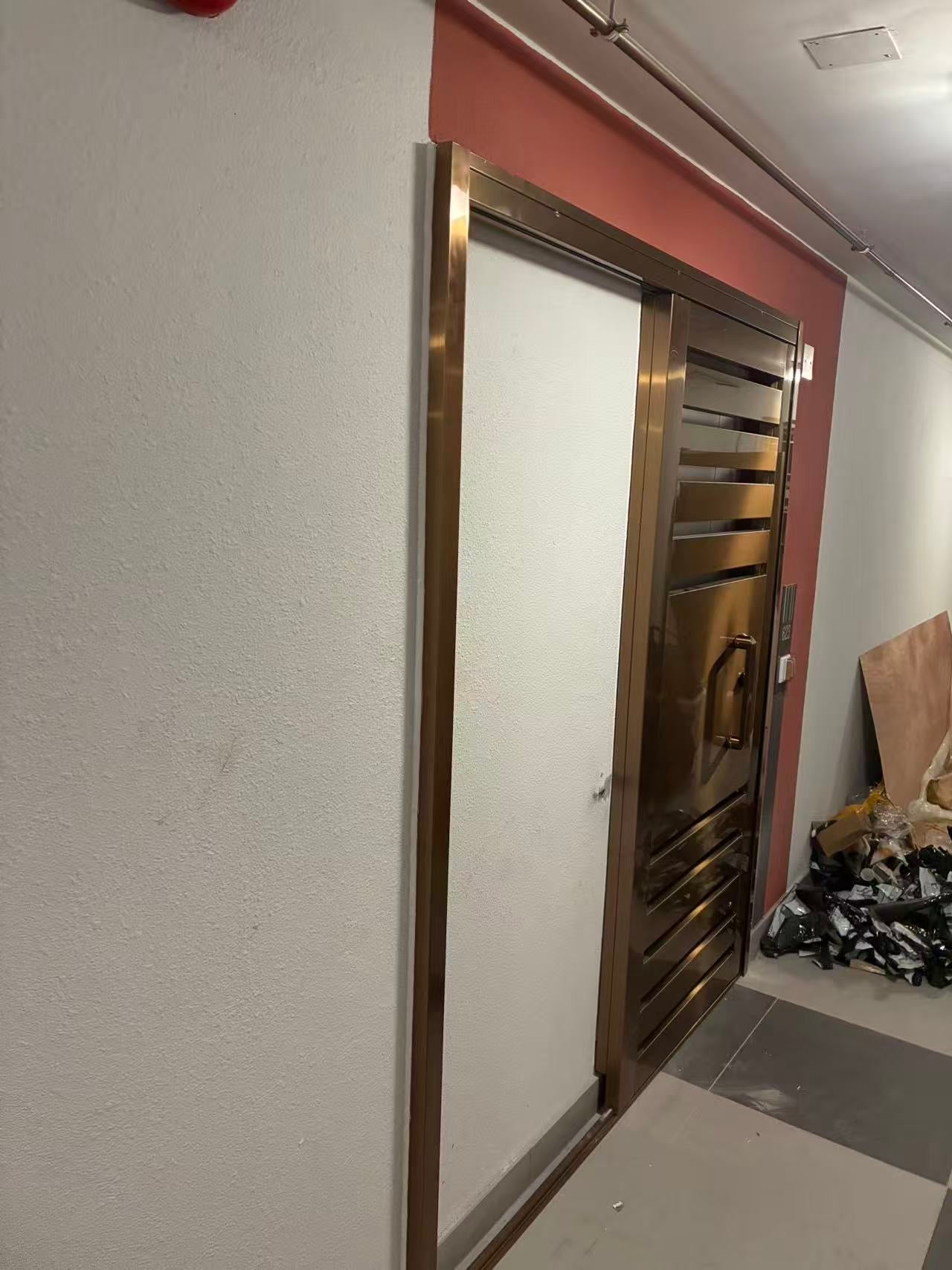 香檳金電鍍鋼閘門 可製作成單趟鋼閘、半趟鋼閘、大細趟鋼閘、3趟鋼閘、鋼掩閘