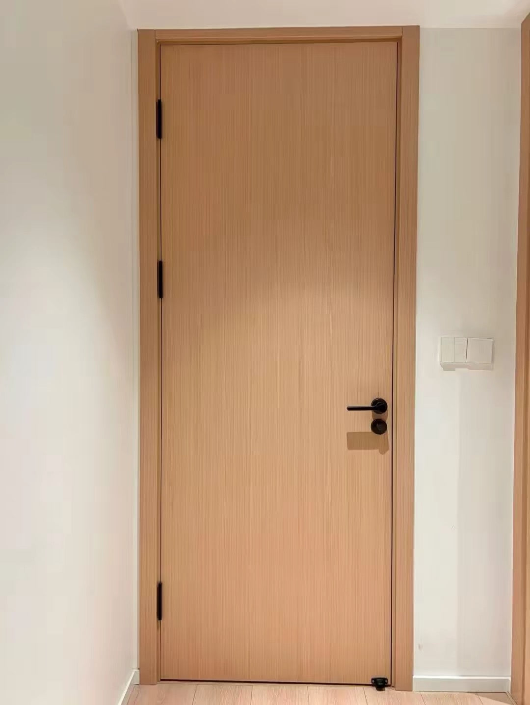 夾板、碳晶 房門、房間門 / 入戶大門 廁所門 廚房門 可選可訂製