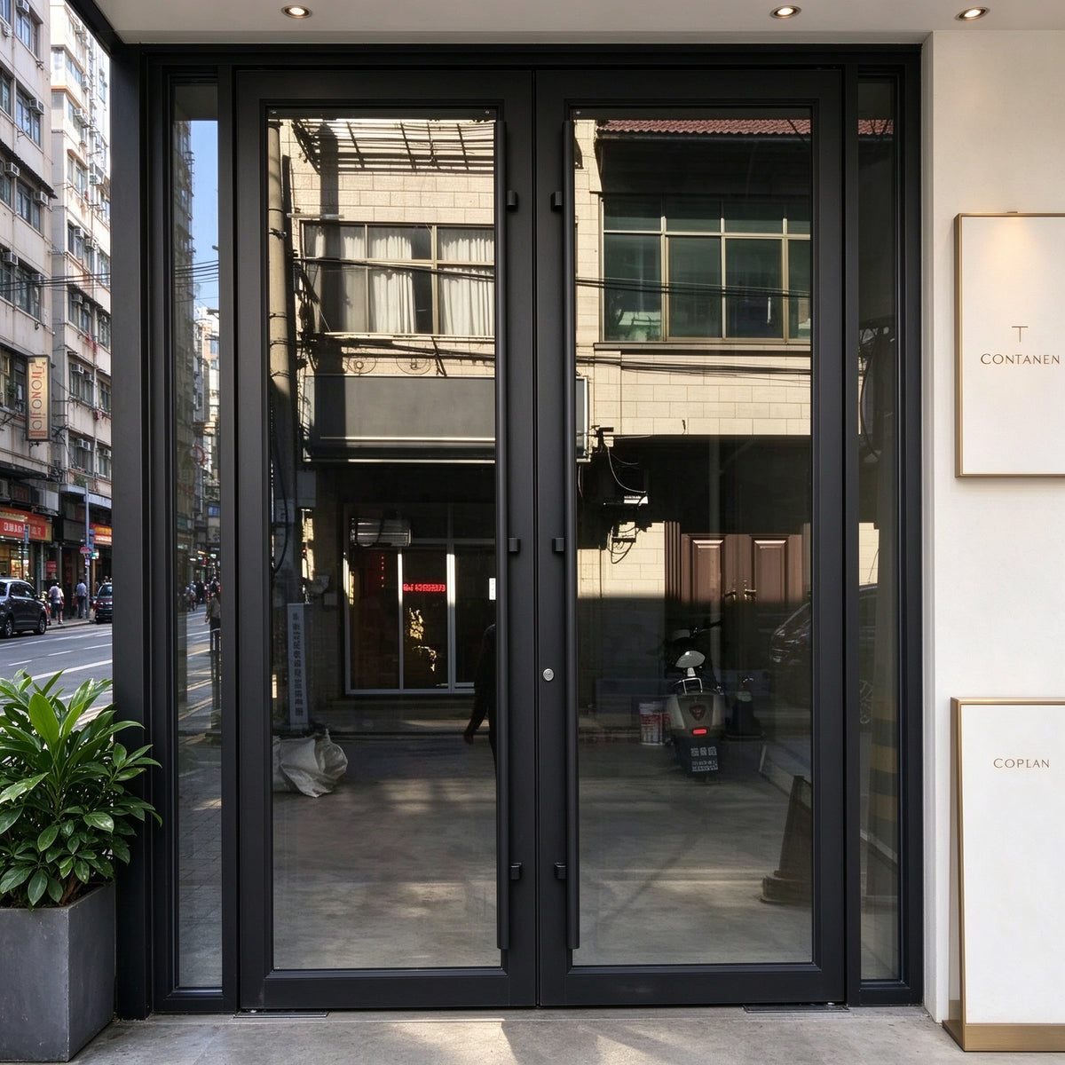 黑色鋁合金商鋪玻璃門｜香港餐廳咖啡店門訂造 靜音地彈門